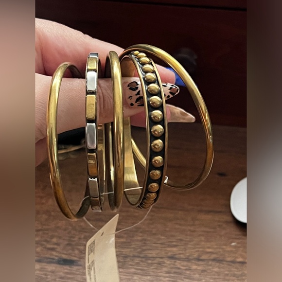 Forever 21 mixed gold/silver Metal Bangle Bracelets  Set of (5) - Picture 7 of 11